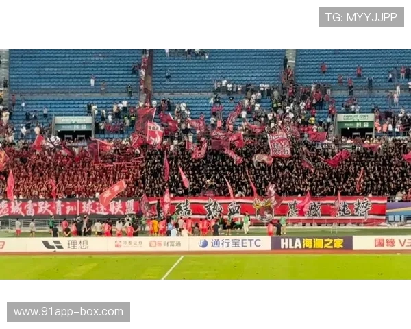 盐城主场 2-0 力克镇江!31833 名球迷见证苏超榜首之争(1) 盐城主场 2-0 力克镇江!31833 名球迷见证苏超榜首之争(1)